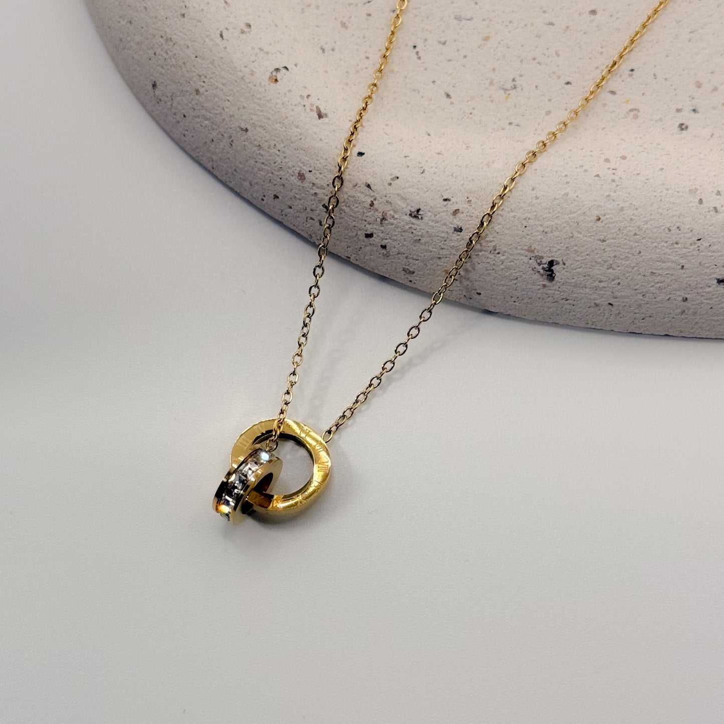 NECKLACE ROMAN NUMERALS INTERLINKED