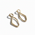 Gold earrings on a white background with a Brazilian flag icon.