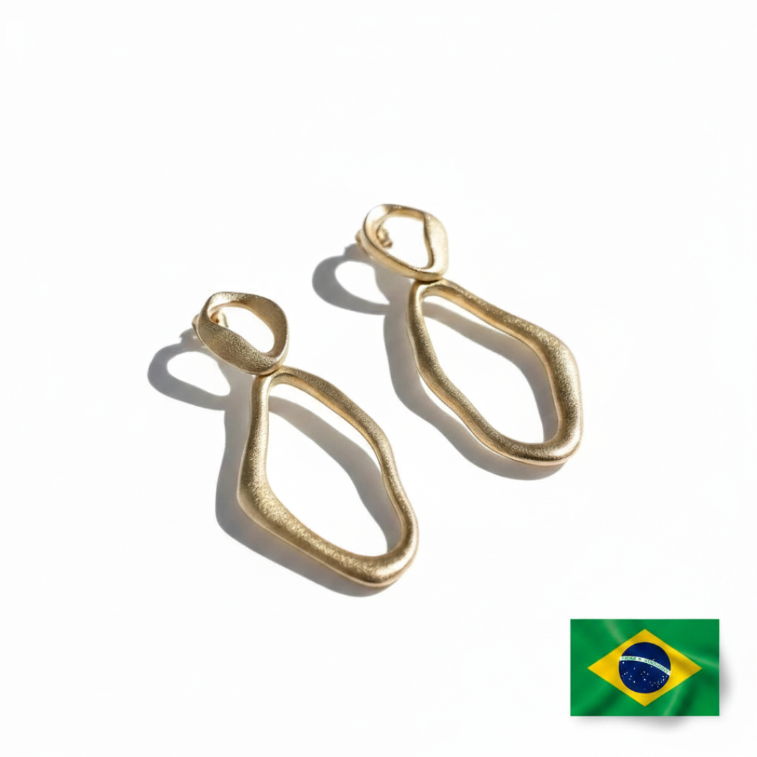 Gold earrings on a white background with a Brazilian flag icon.