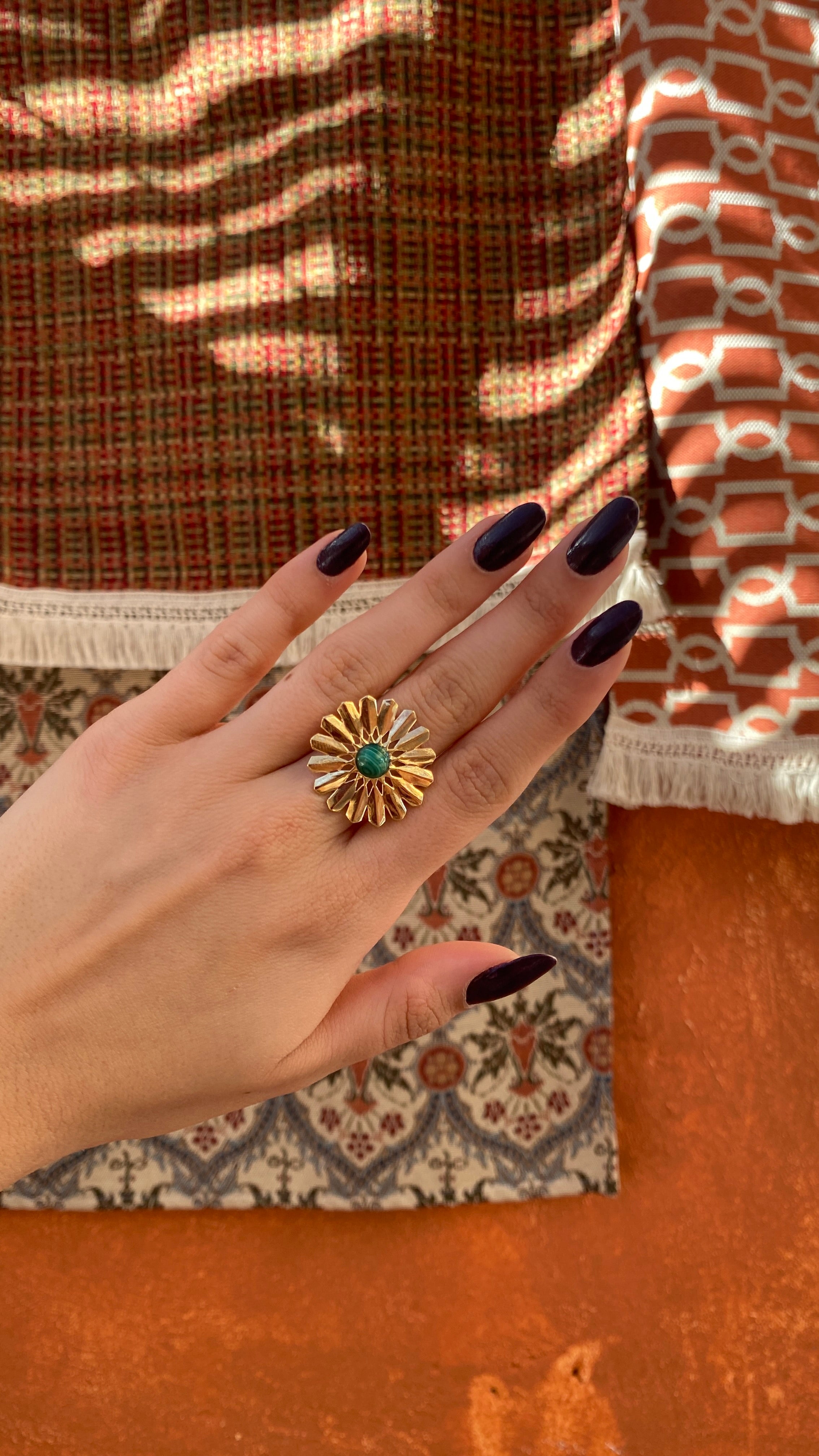 RING GREEN CENTER FLOWER BY MADENNA