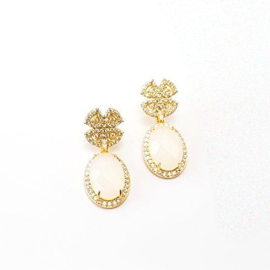 EARRING MILKY WHITE CRYSTAL