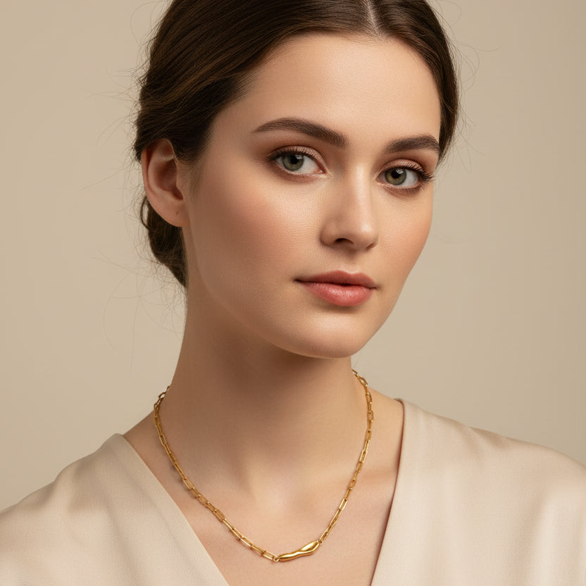 NECKLACE CHAIN WITH BRUSHED ORGANIC SIDE PENDANT