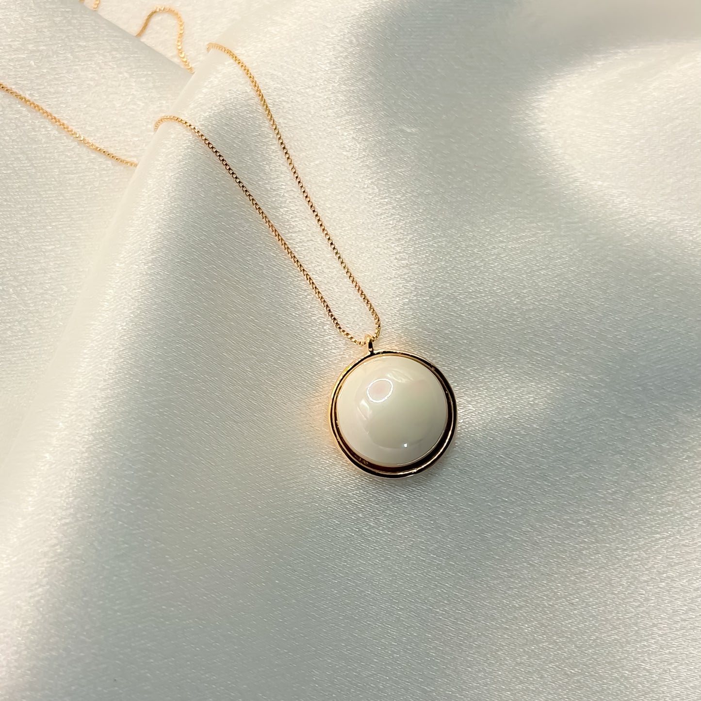 NECKLACE ROUND SHELL PEARL