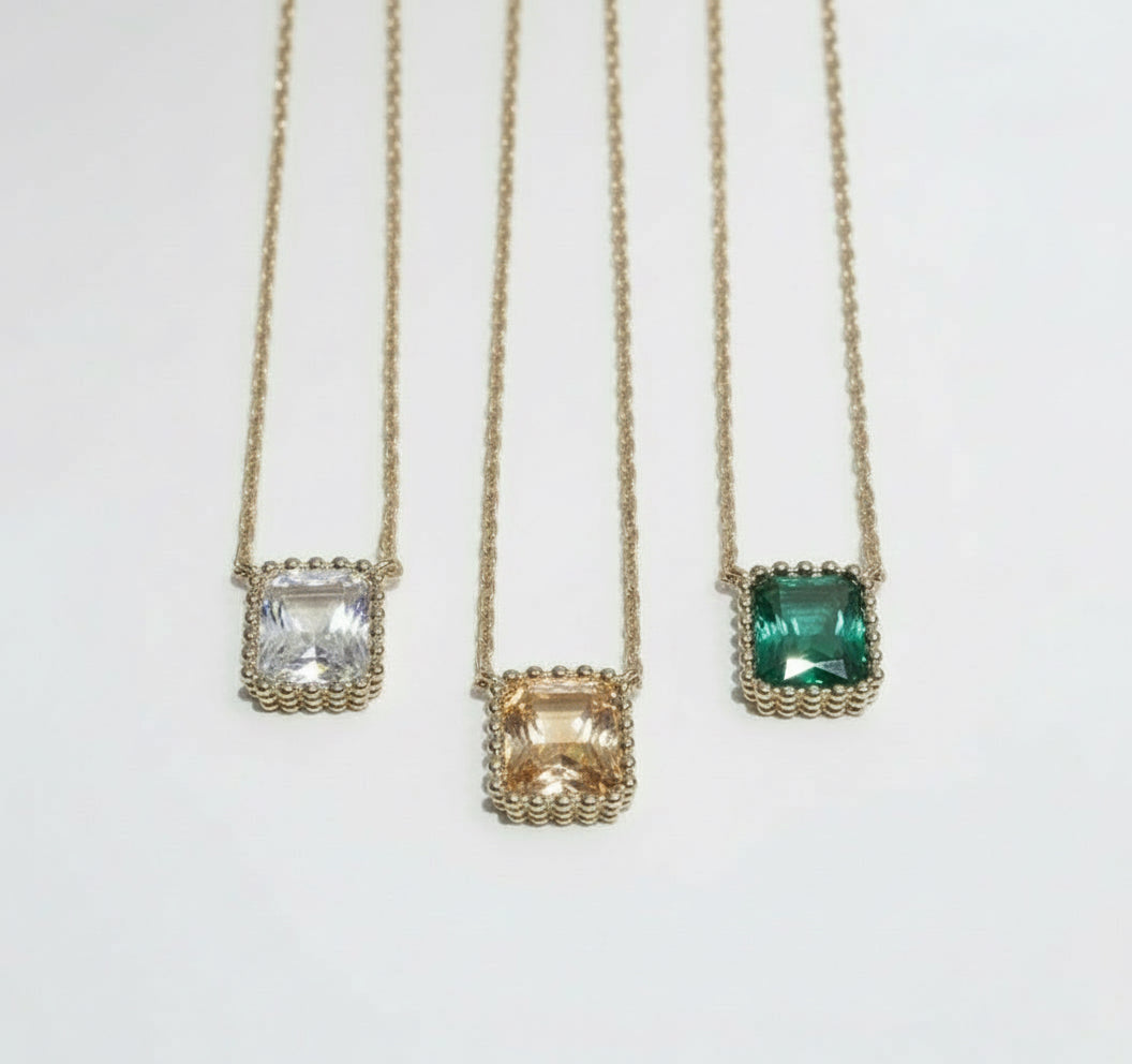 NECKLACE WITH RECTANGLE PENDANT CRYSTAL