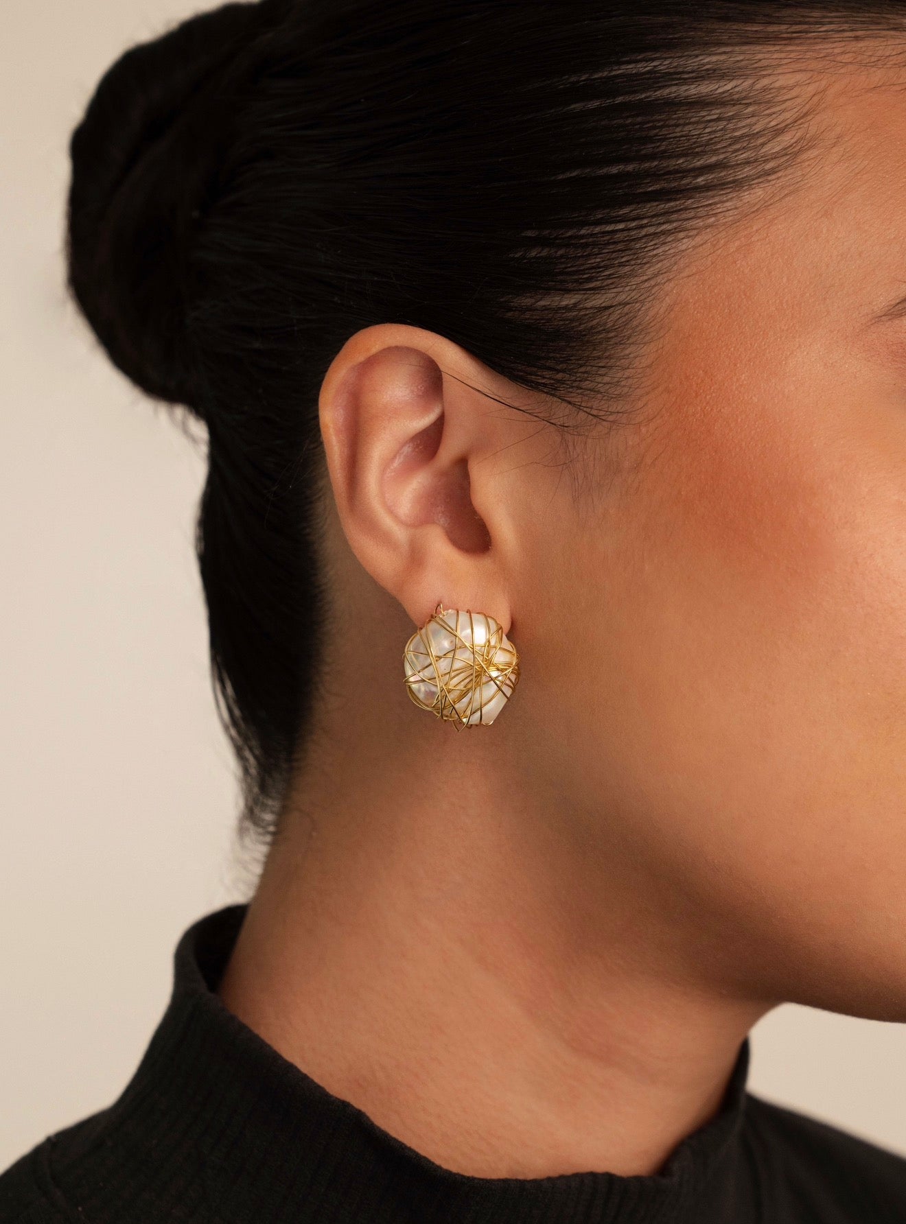 EARRING STUDS PEARLS THREADS BY MADENNA