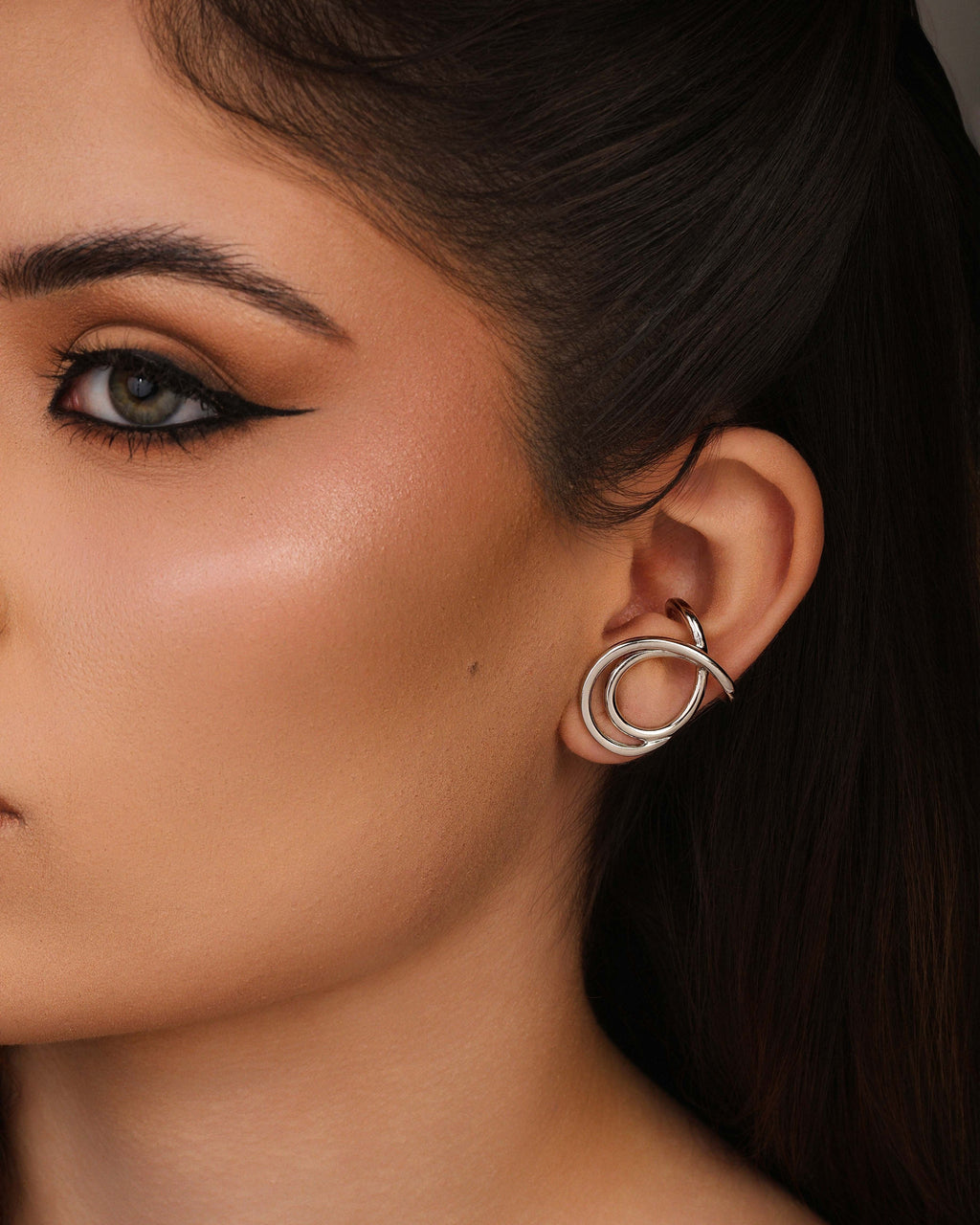 EAR HOOK MODERN LOOK