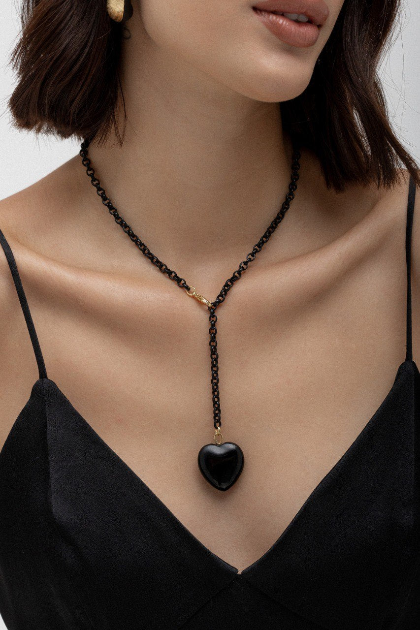 NECKLACE BLACK HEART TIE
