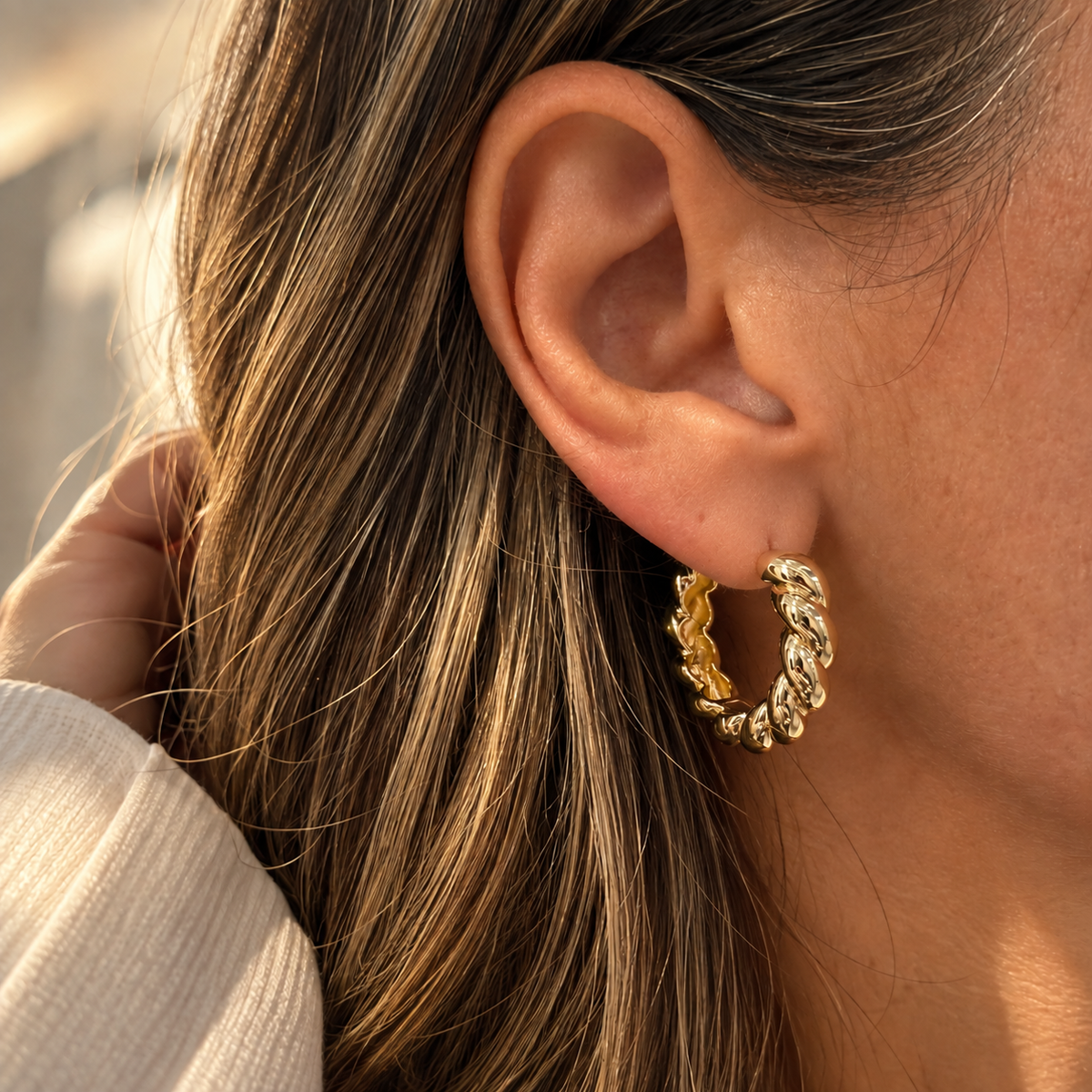 EARRING HOOPS TWIST HUGGIES