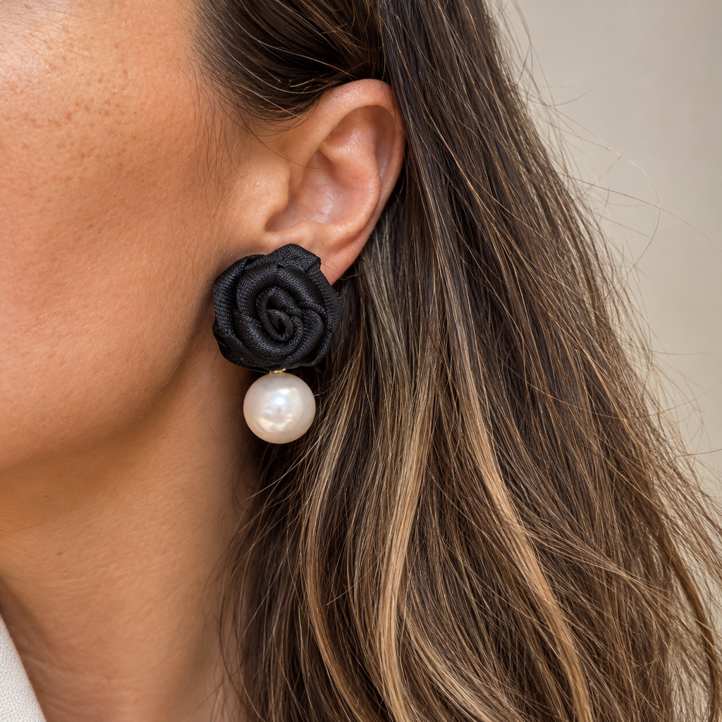EARRINGS BLACK FLOWER SOLITAIRE PEARL