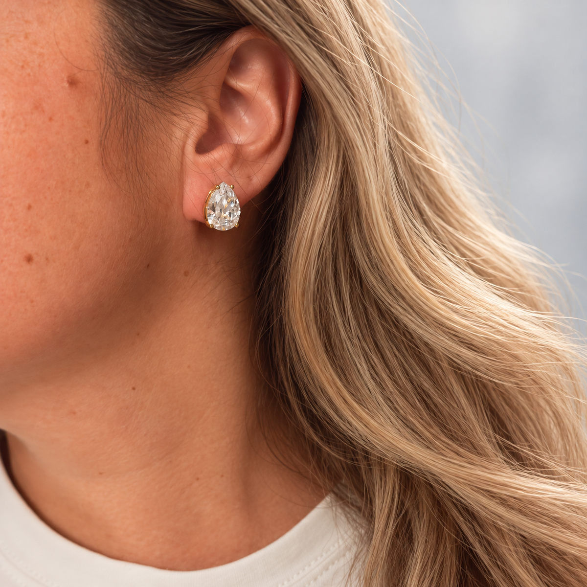 EARRING STUDS CLASSIC TEAR DROP CUBIC ZIRCON