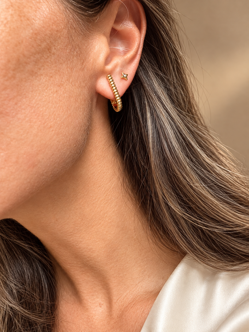 EARRING HOOPS TEXTURED J SHAPE