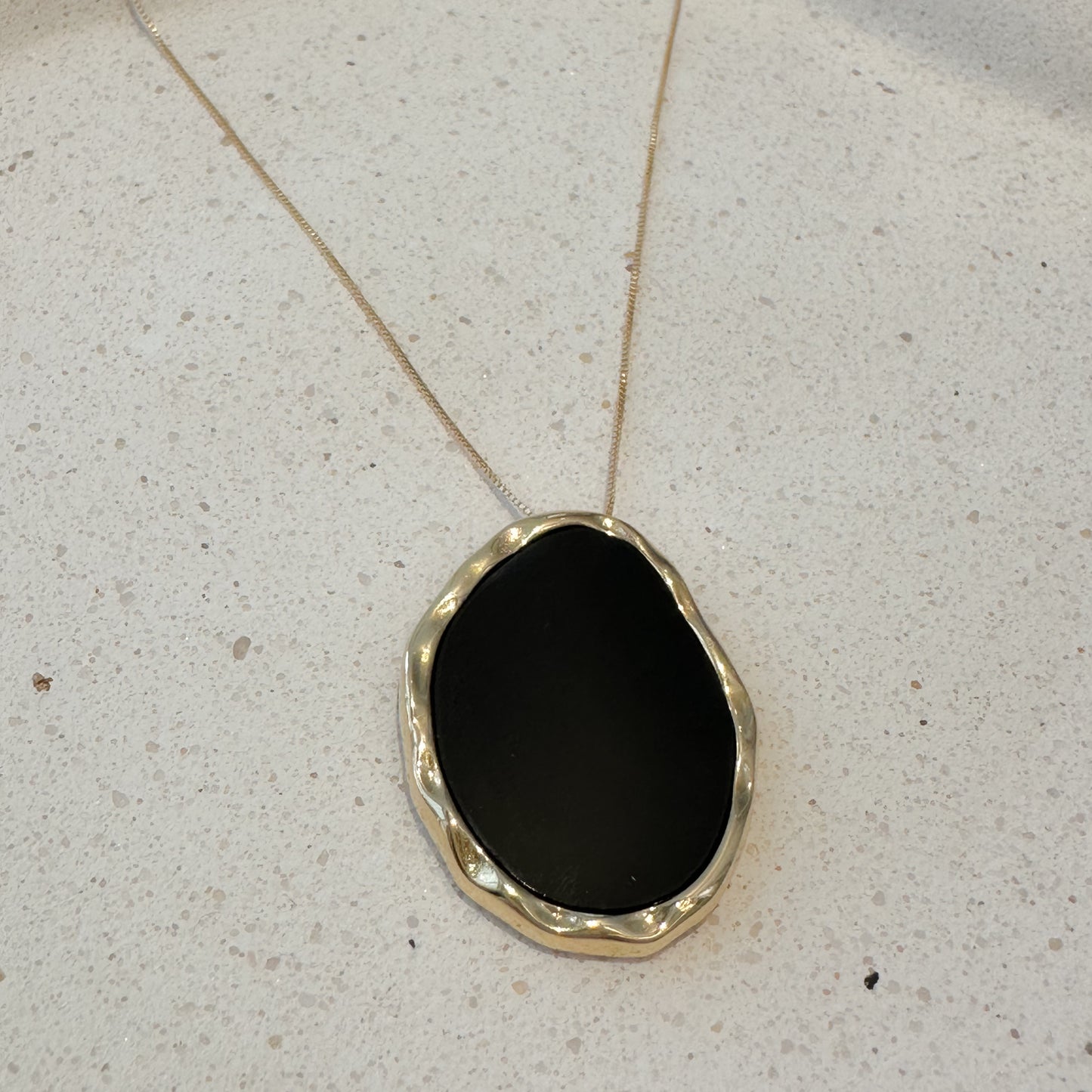 NECKLACE LARGE BLACK ORGANIC RESIN