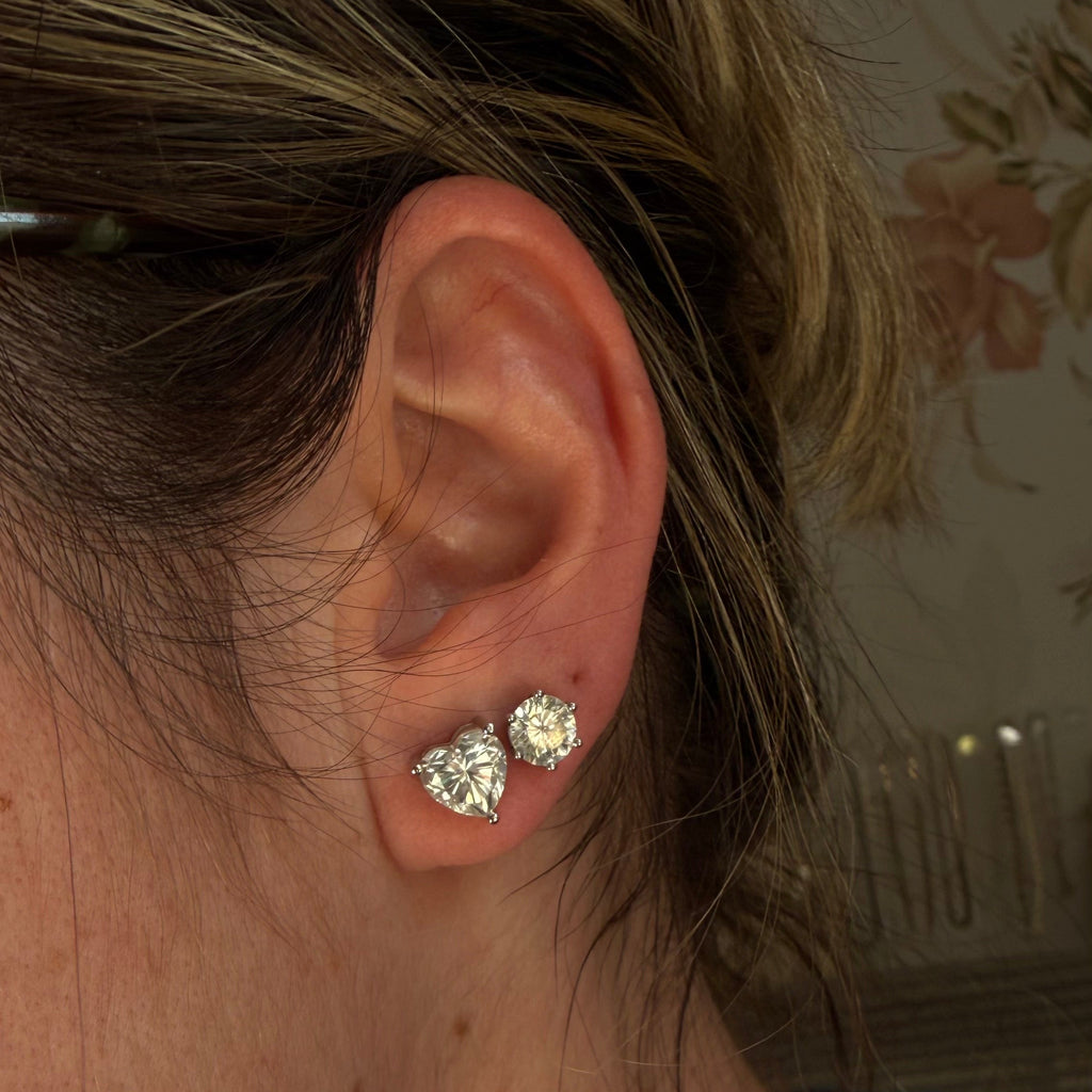 EARRING STUDS HEART MOISSANITE 8x8mm