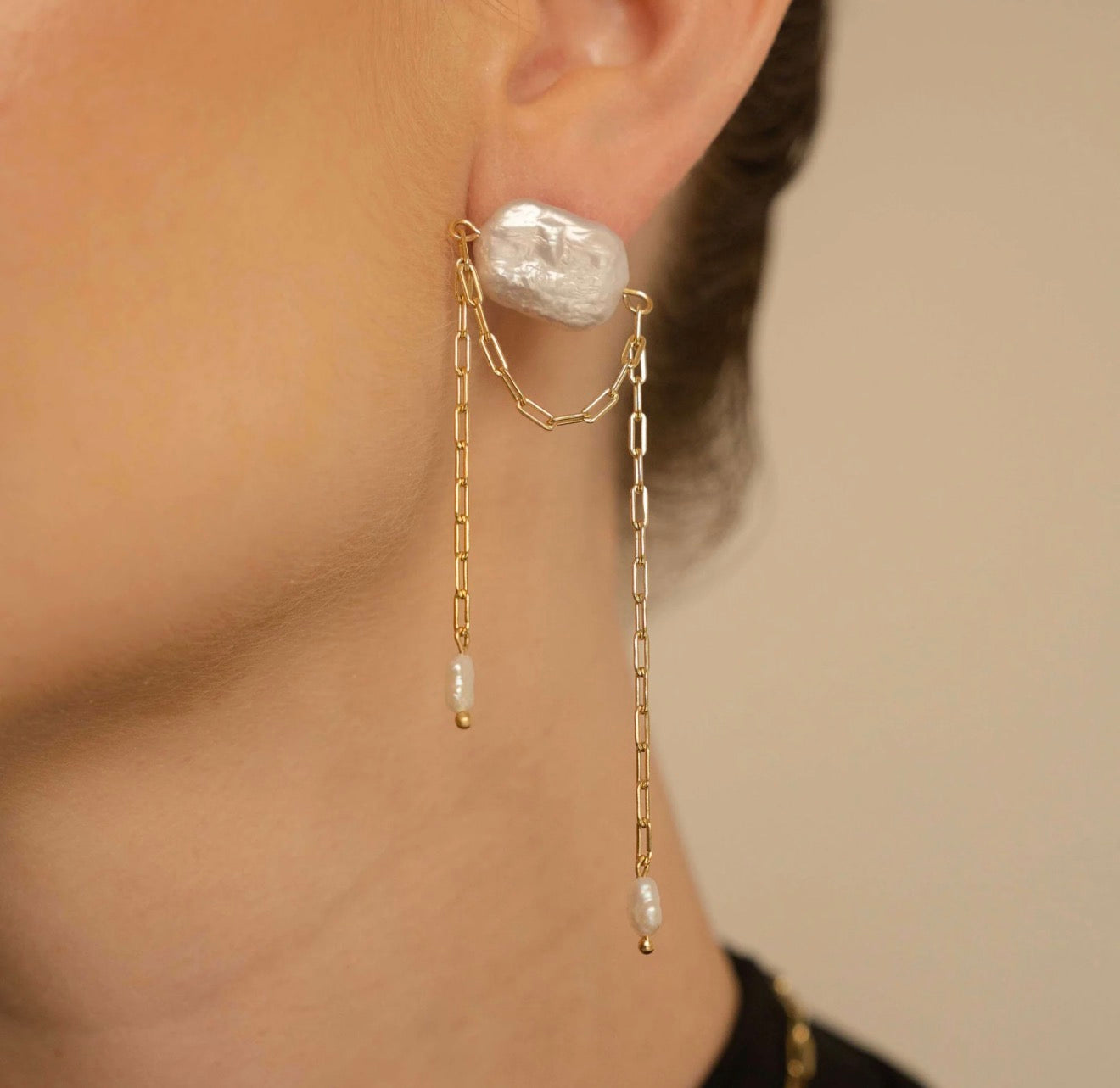 EARRINGS BARROQUE PEARLS AND CHAINS BY MADENNA