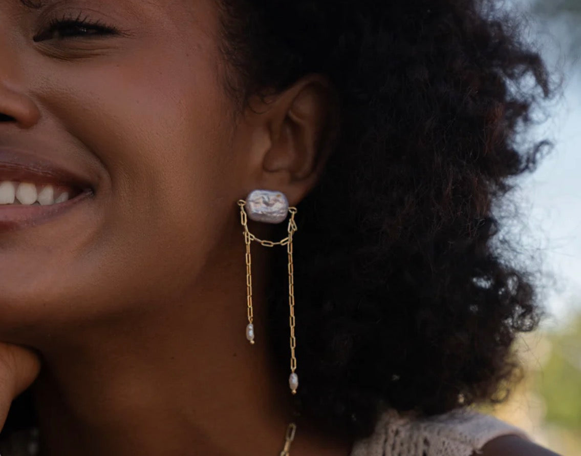 EARRINGS BARROQUE PEARLS AND CHAINS BY MADENNA