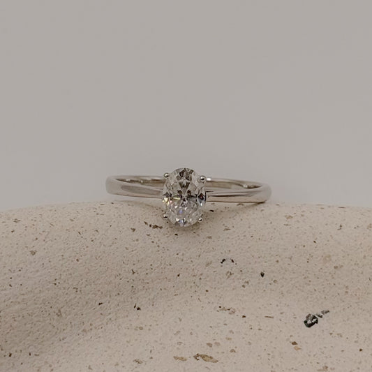 RING OVAL CUT MOISSANITE 1CT (size 8US)