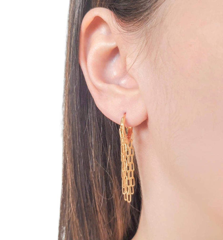 EARRING HOOP WITH CHAINS