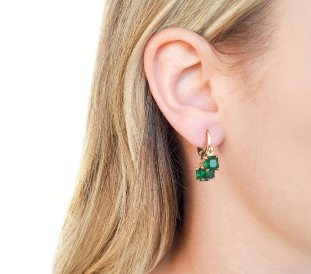 EARRING HOOP WITH EMERALD COLOR CRYSTAL